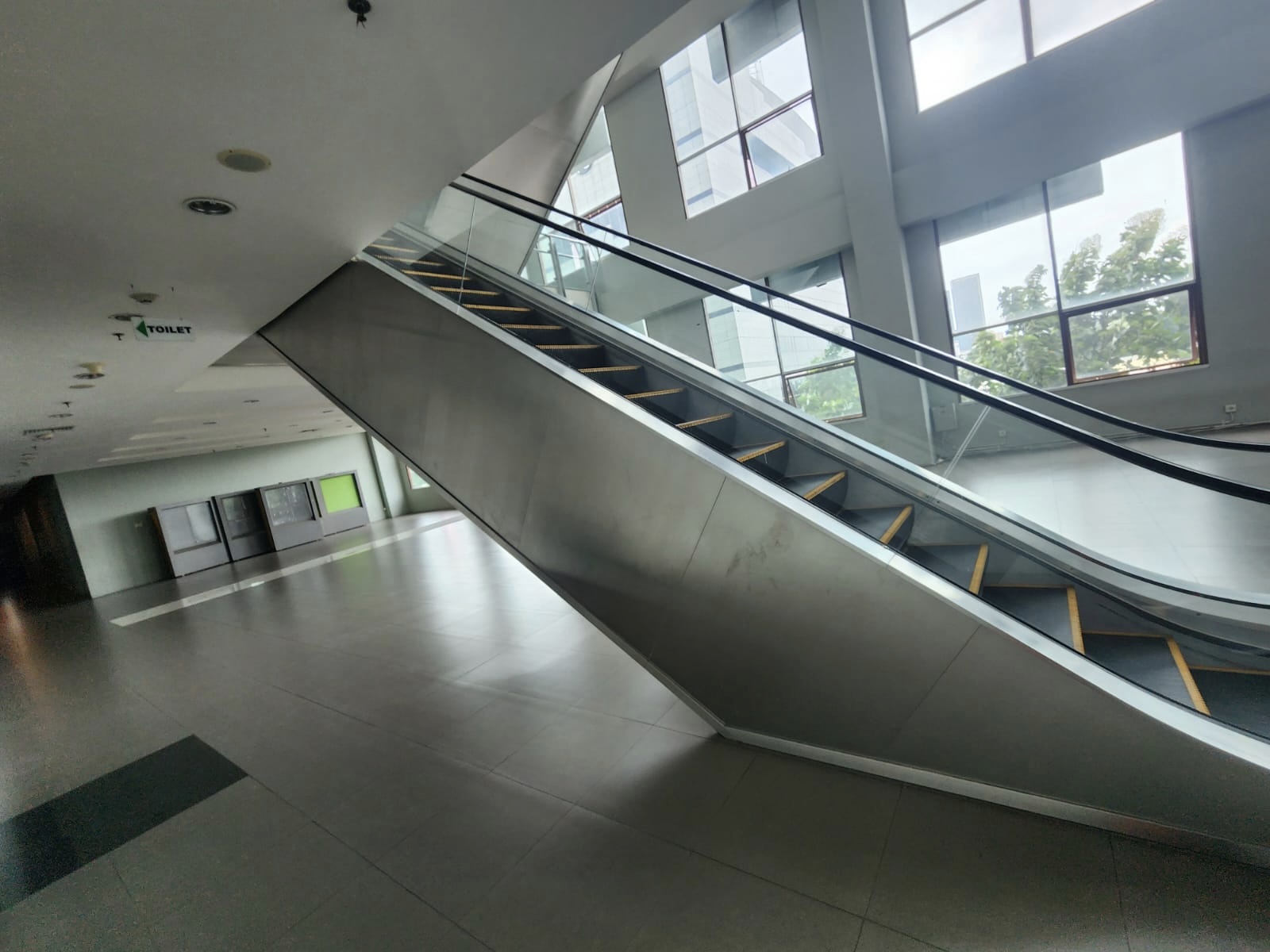 Figure 4. Anthony’s analysis of nirmana principles on the escalator’s architectural elements as a dynamic space. Credit: Image courtesy of the student.
