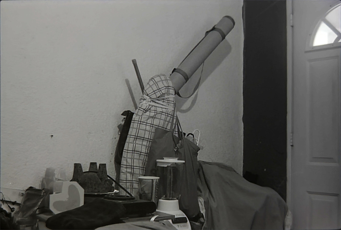 Figures 5a and 5b. Carolina’s room, her yoga mat and home appliances. Photographs: the author, 2025. Image 5b.